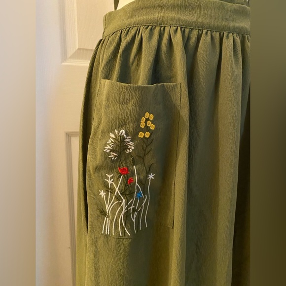 Floral Embroidered Apron Dress - Picture 4 of 5
